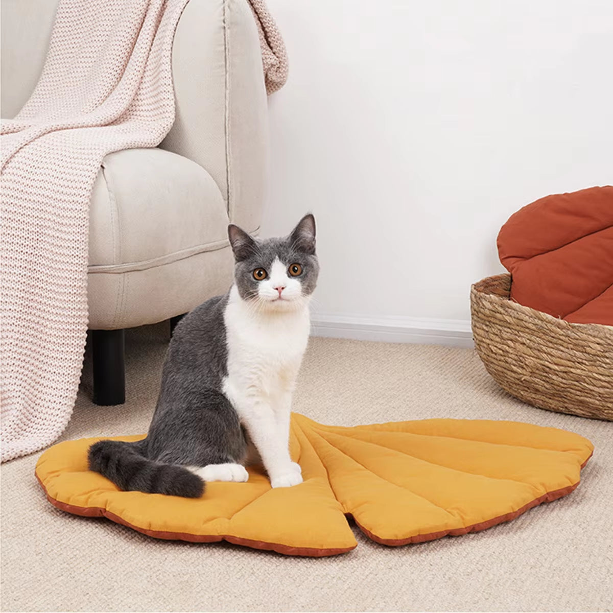 Leaf-Shaped Cat Mattress & Dog Bed, Double-Sided, Warm Pad