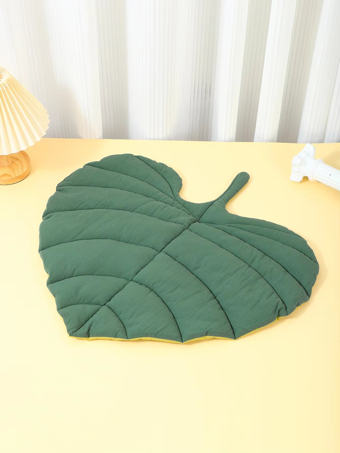 Leaf-Shaped Cat Mattress & Dog Bed, Double-Sided, Warm Pad